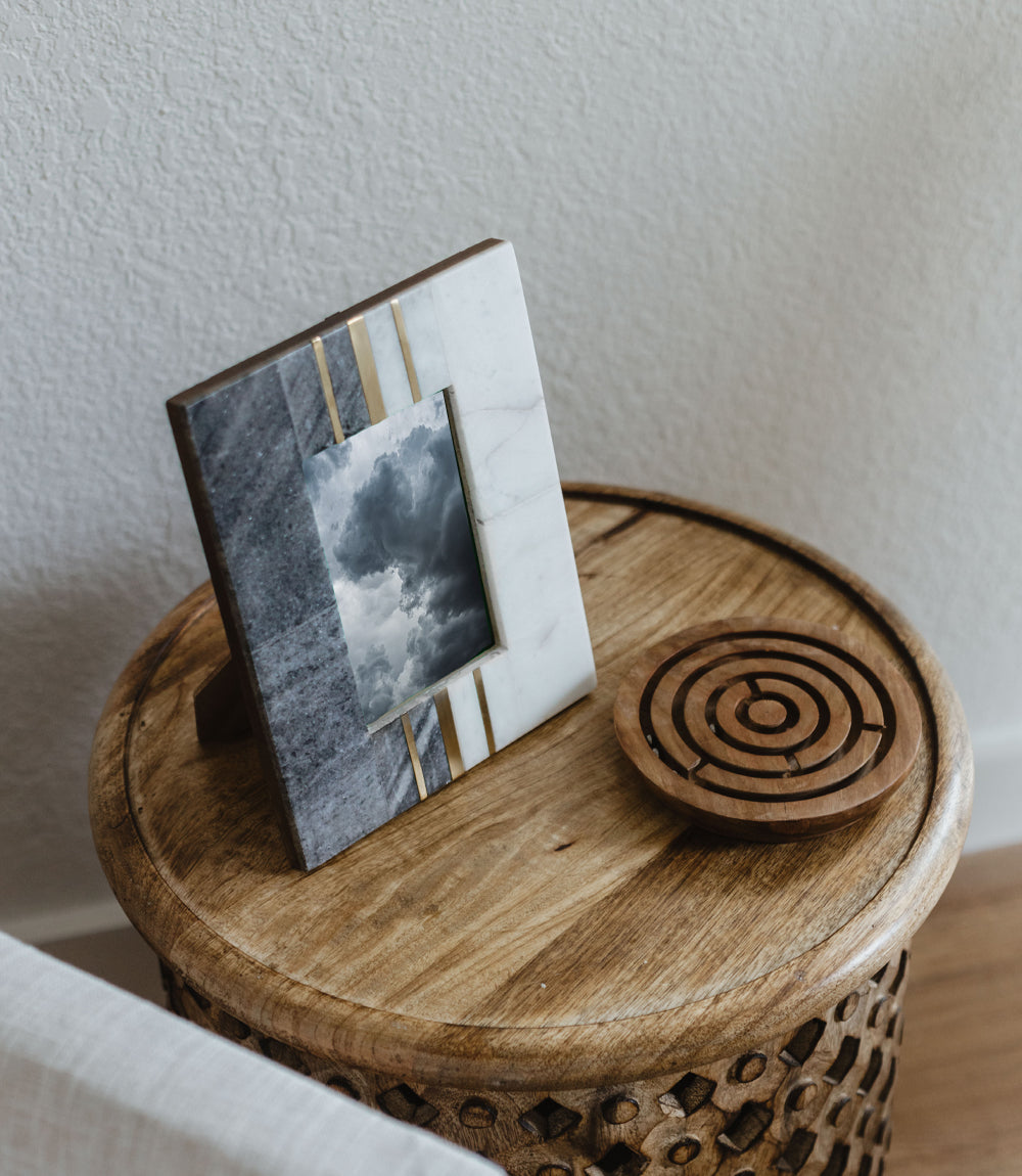 Sammita Hand Carved Black & White Marble Picture Frame (4x6)