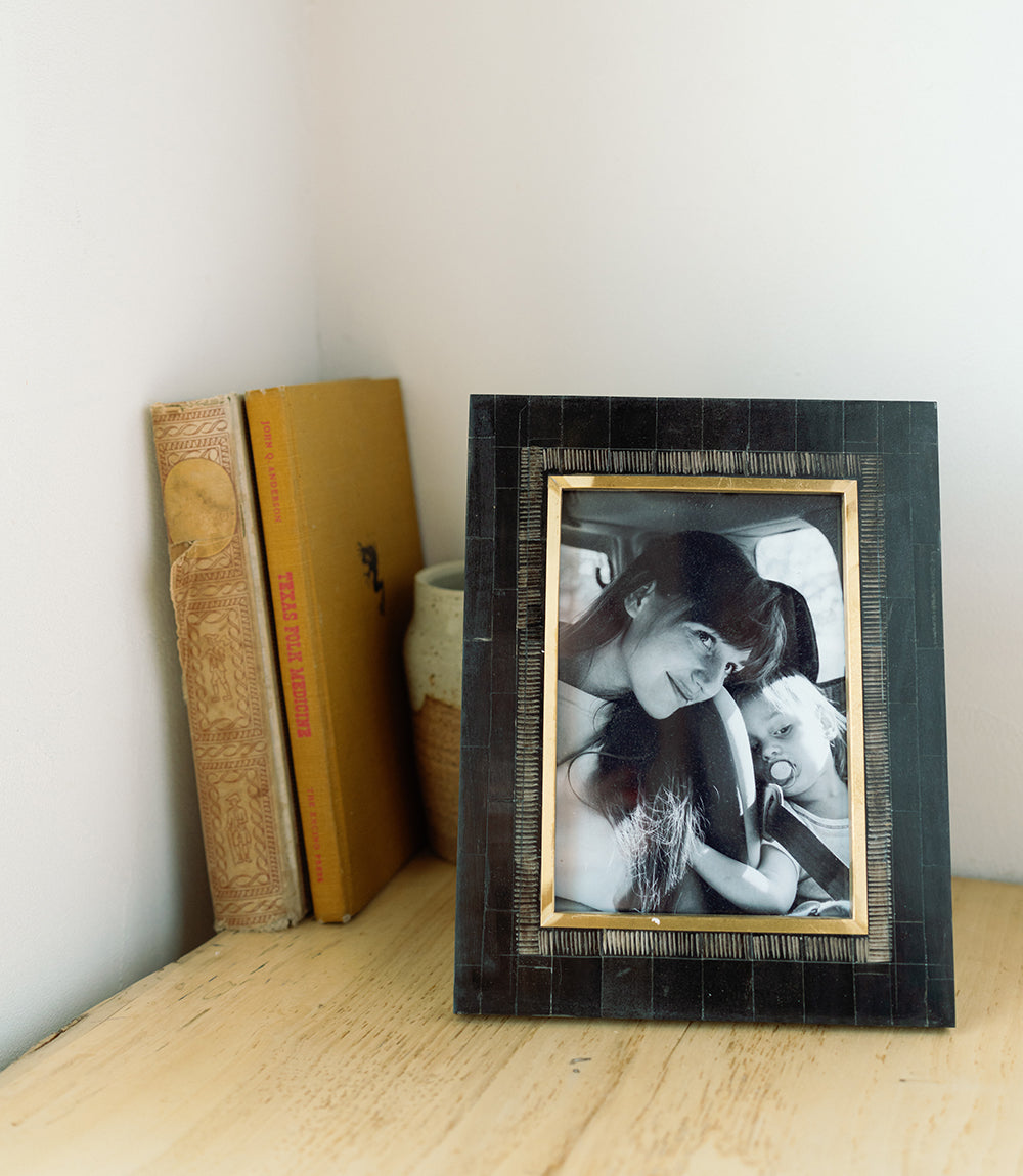 Andhera Black Picture Frame with Carved Horn & Brass Inlay (5x7)