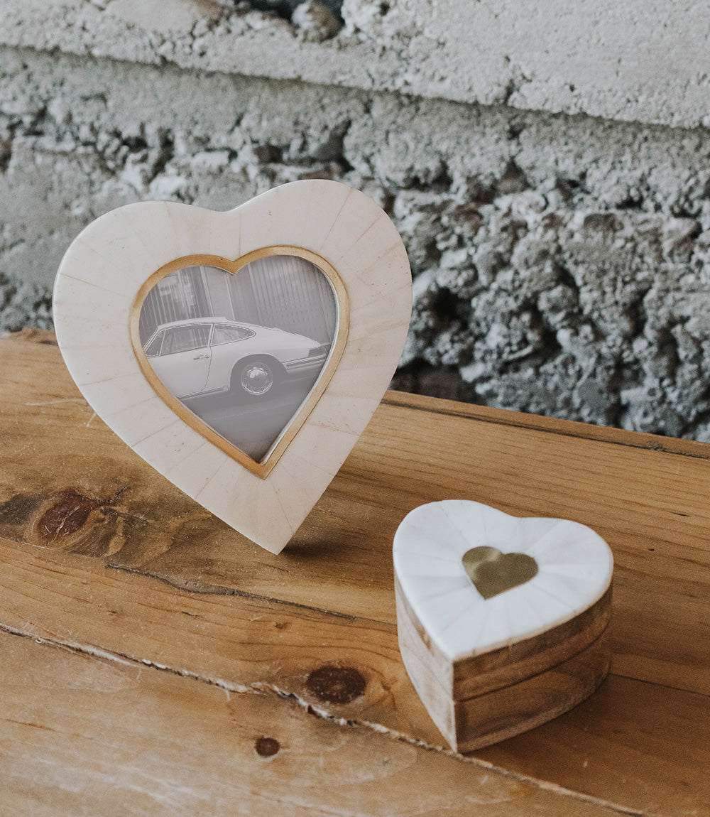 Mukhendu Handmade Heart Cream Picture Frame (3x3)