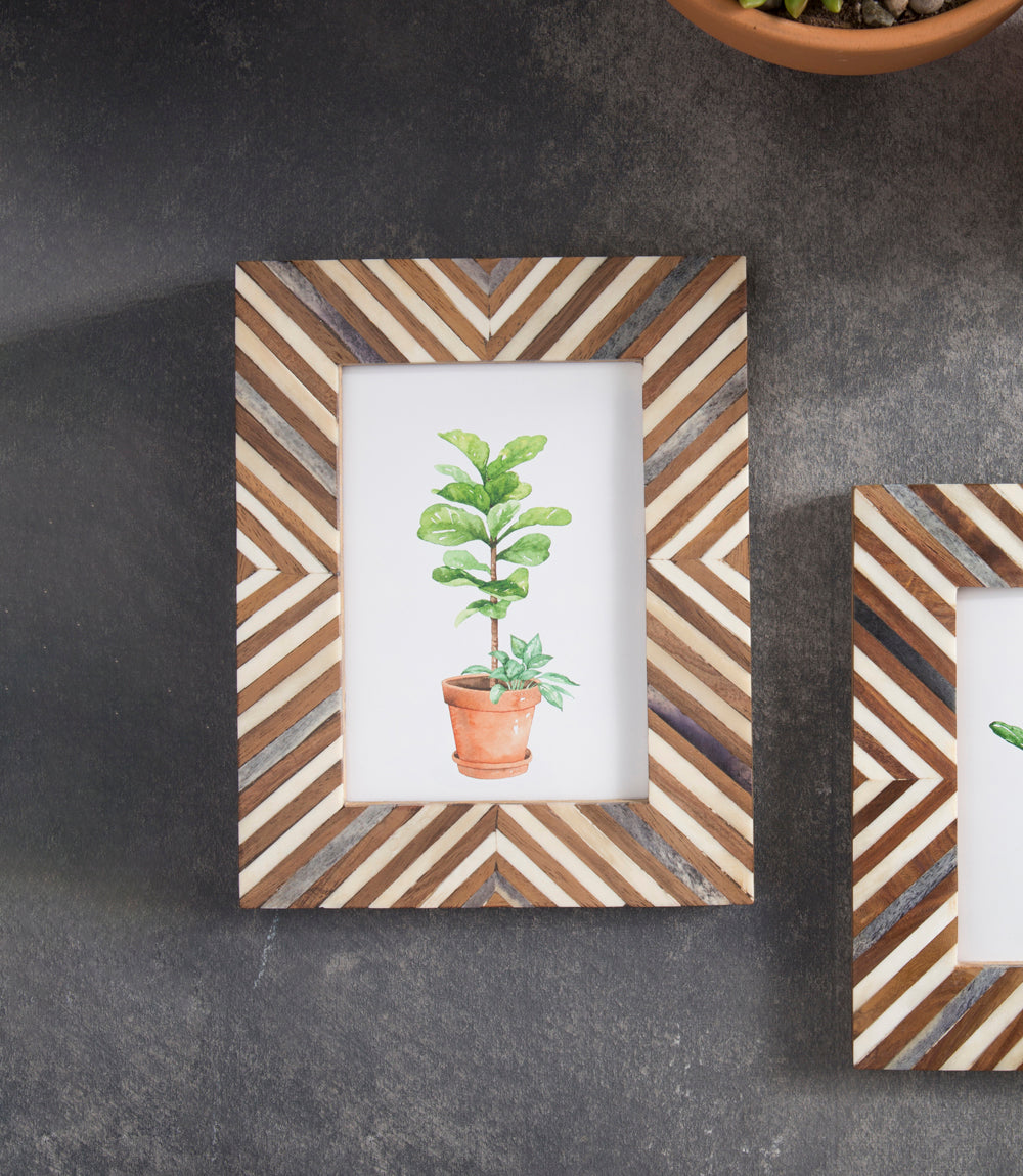 Banka Mundi Brown & White Picture Frame - Carved Bone & Wood (5x7)