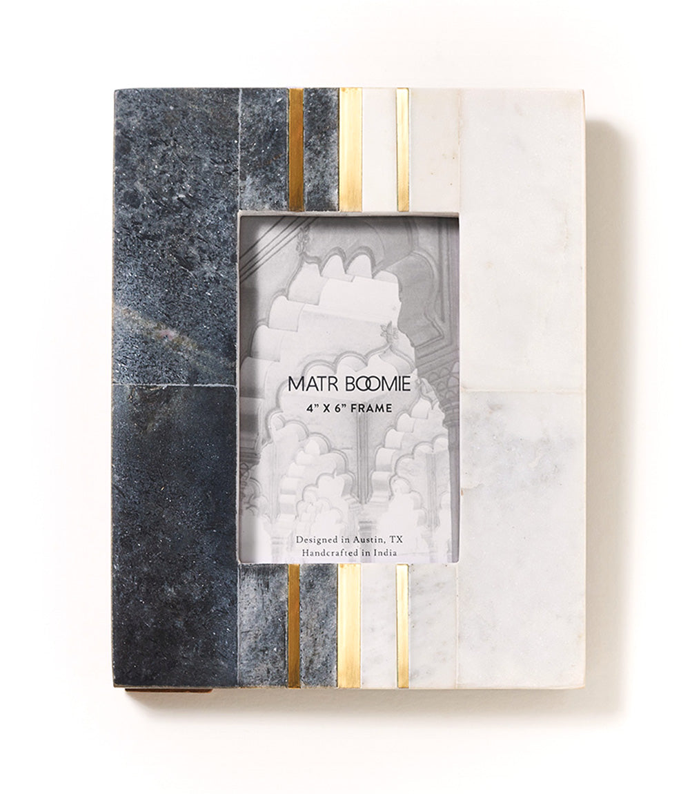 Sammita Hand Carved Black & White Marble Picture Frame (4x6)