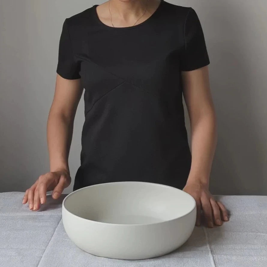 Shallow Stoneware Serving Bowl (60 oz)