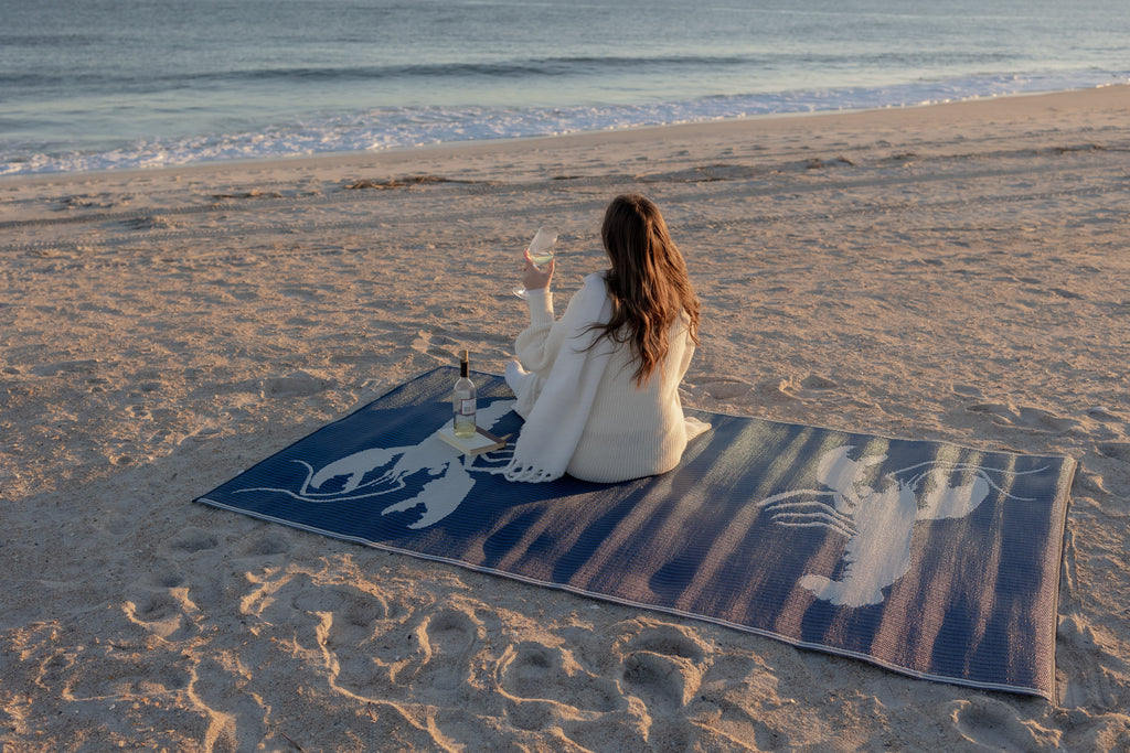 Double Lobster Blue & White Rug