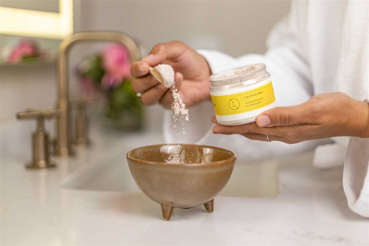 Natural Clay Facial Exfoliating Mask