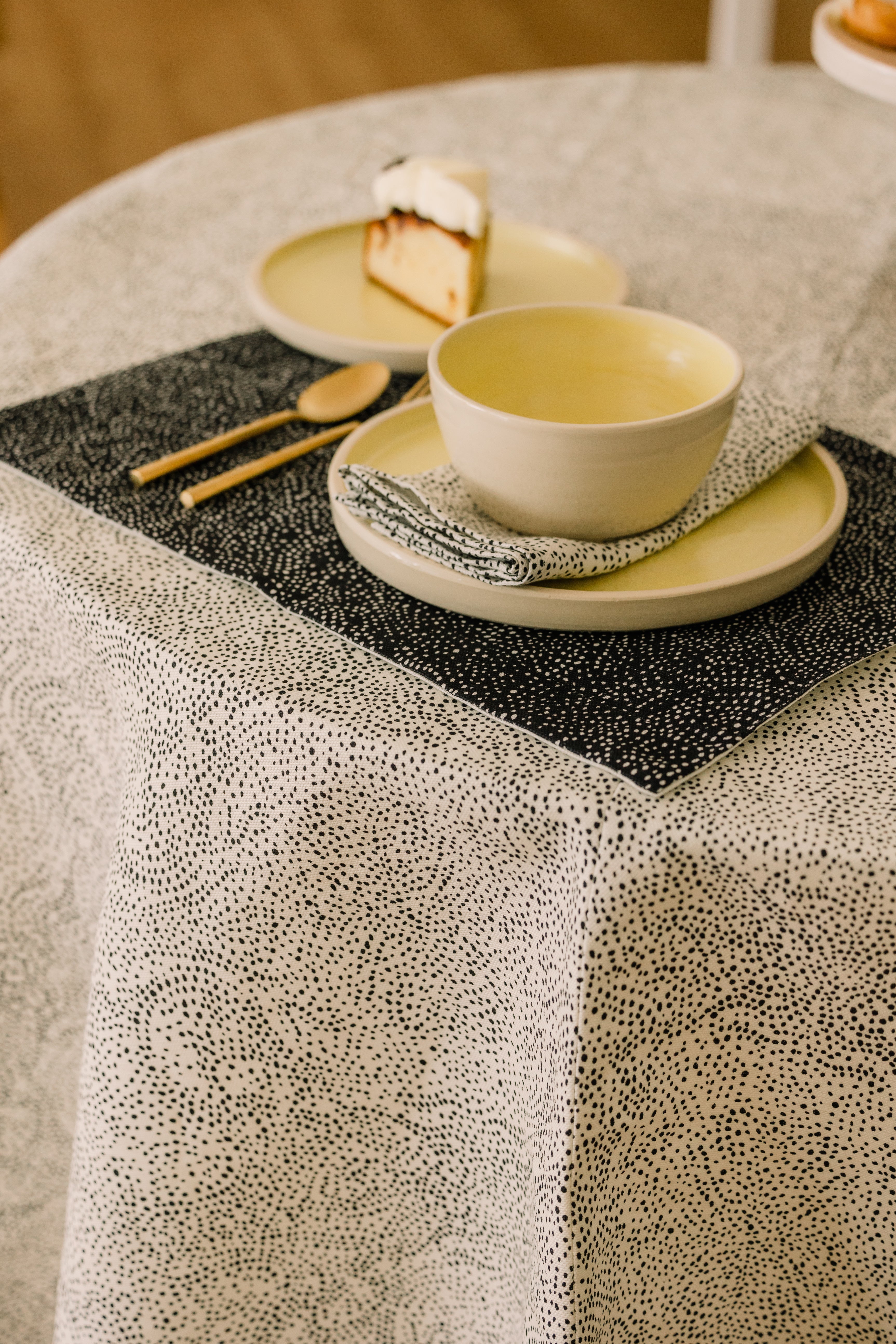 Palizada in Albatross Round Tablecloth (70" x 70")