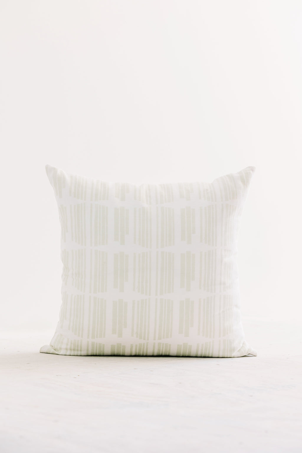 Marguerite in Neptune Pillow (24 x 24in)