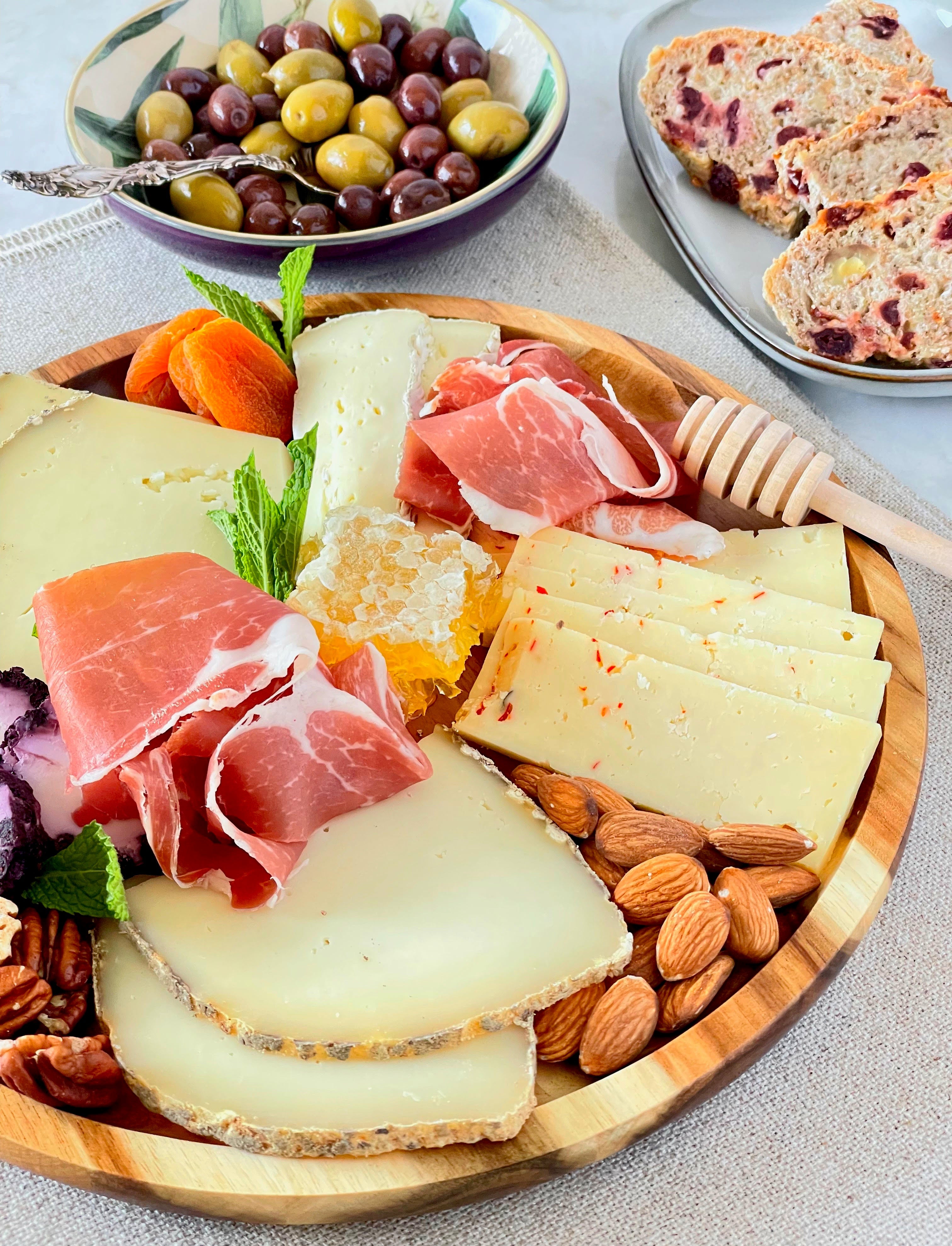 2 Medium-sized Acacia Platters for Pizza and Salad Party Serving Set