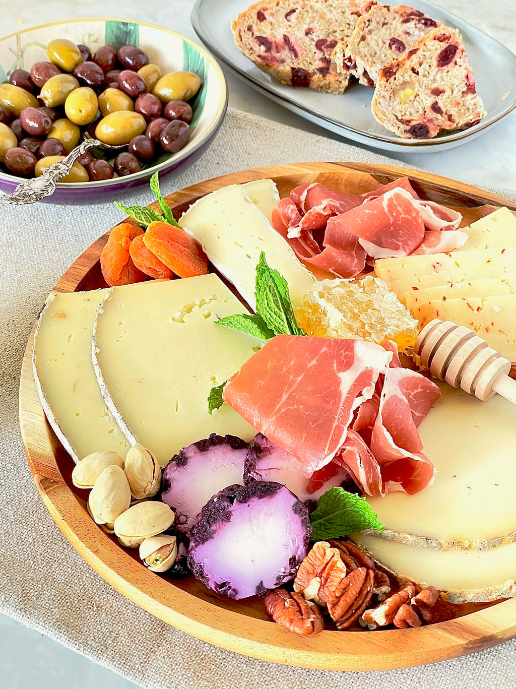 2 Medium-sized Acacia Platters for Pizza and Salad Party Serving Set